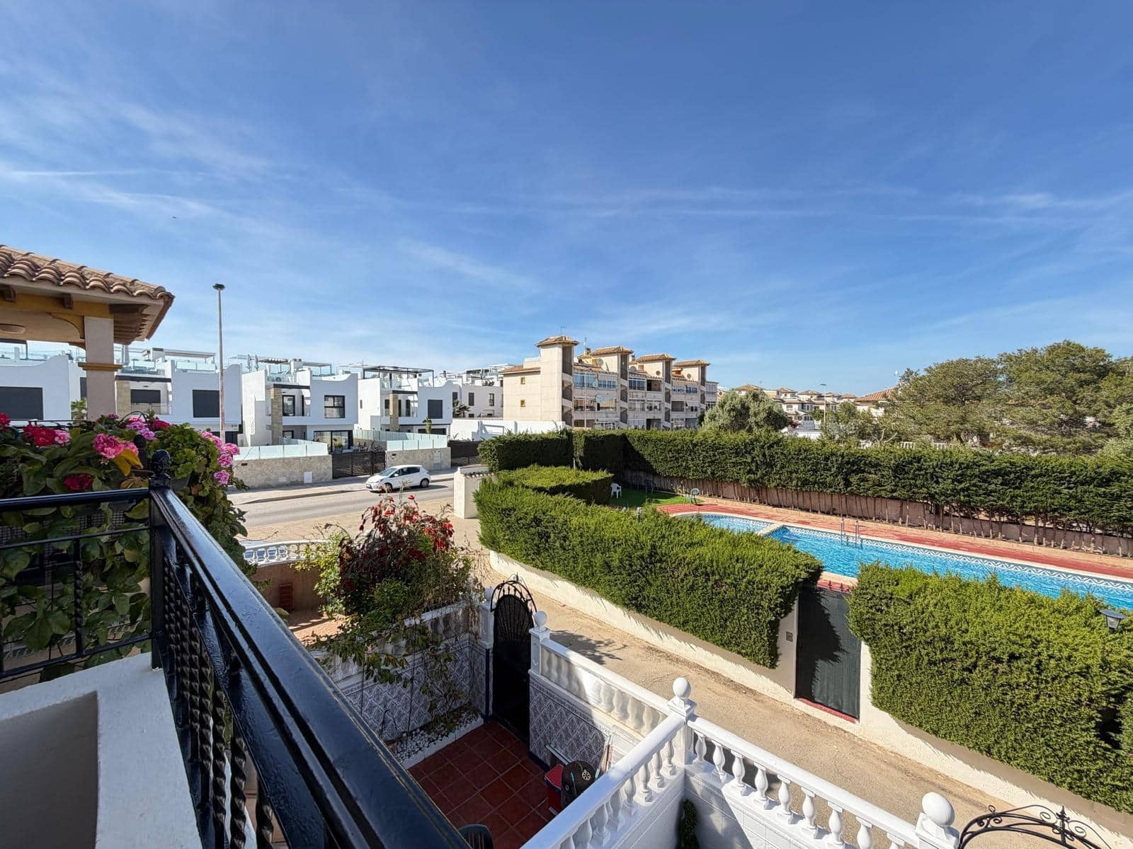 3 soveværelse Rækkehus til salg i Orihuela Costa med swimmingpool - € 259.900 (Ref: 9782989)