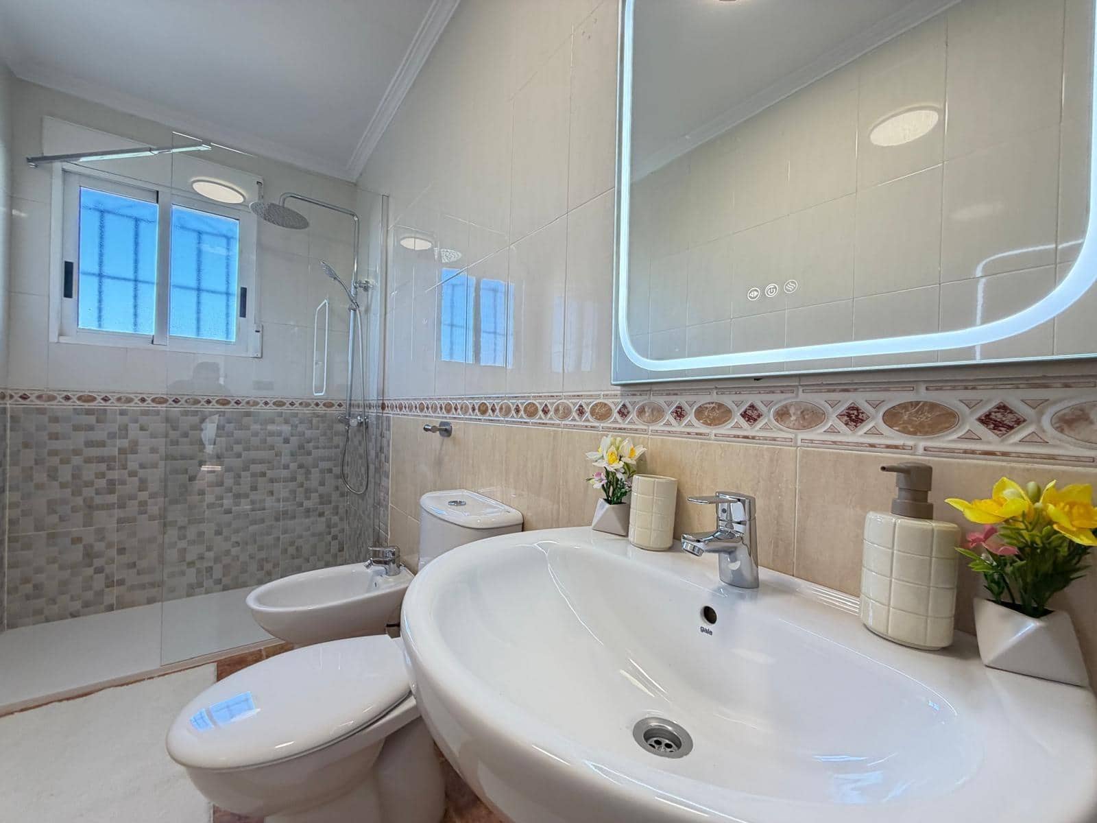 3 soveværelse Rækkehus til salg i Orihuela Costa med swimmingpool - € 259.900 (Ref: 9782989)