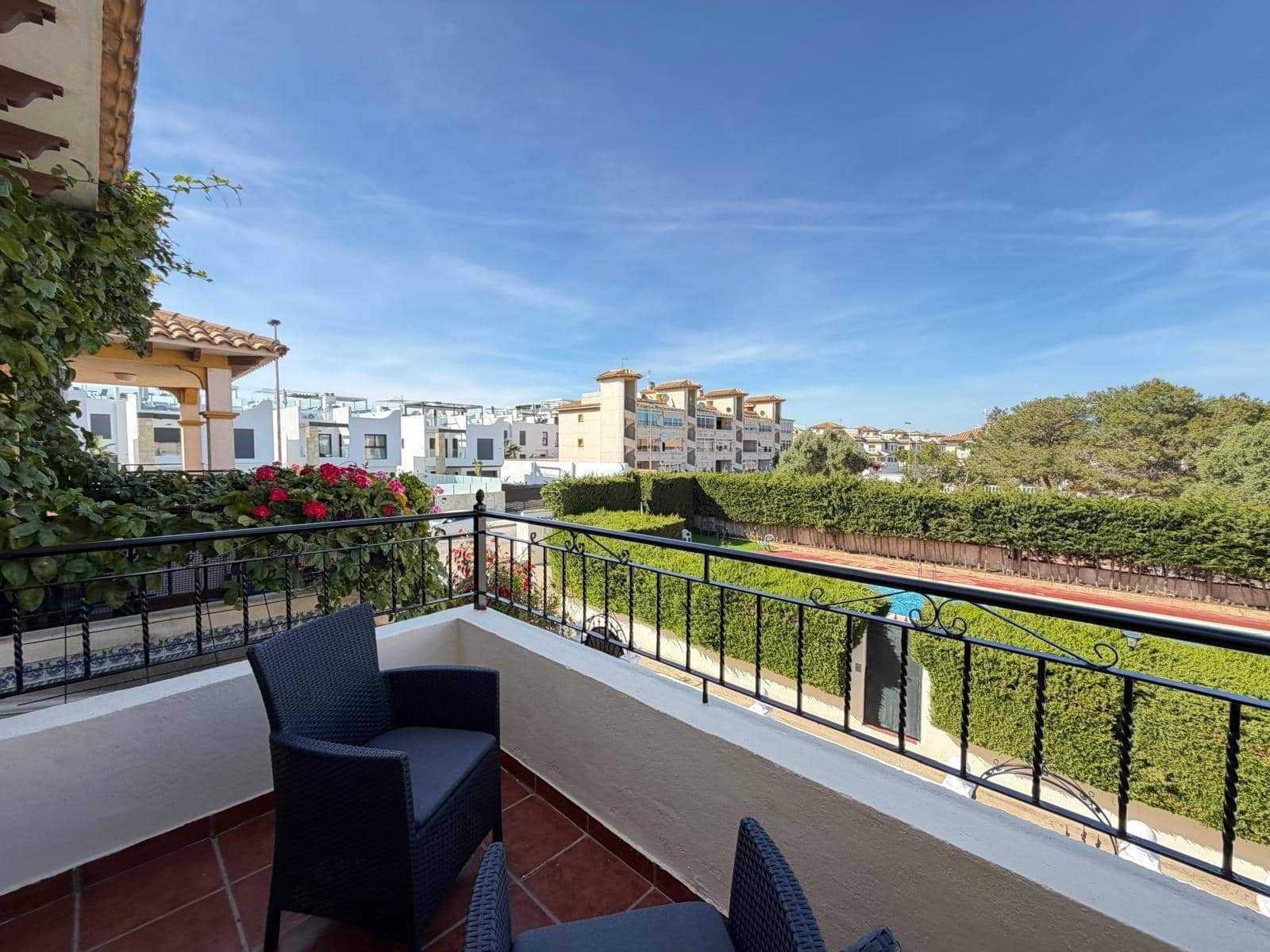 3 soveværelse Rækkehus til salg i Orihuela Costa med swimmingpool - € 259.900 (Ref: 9782989)