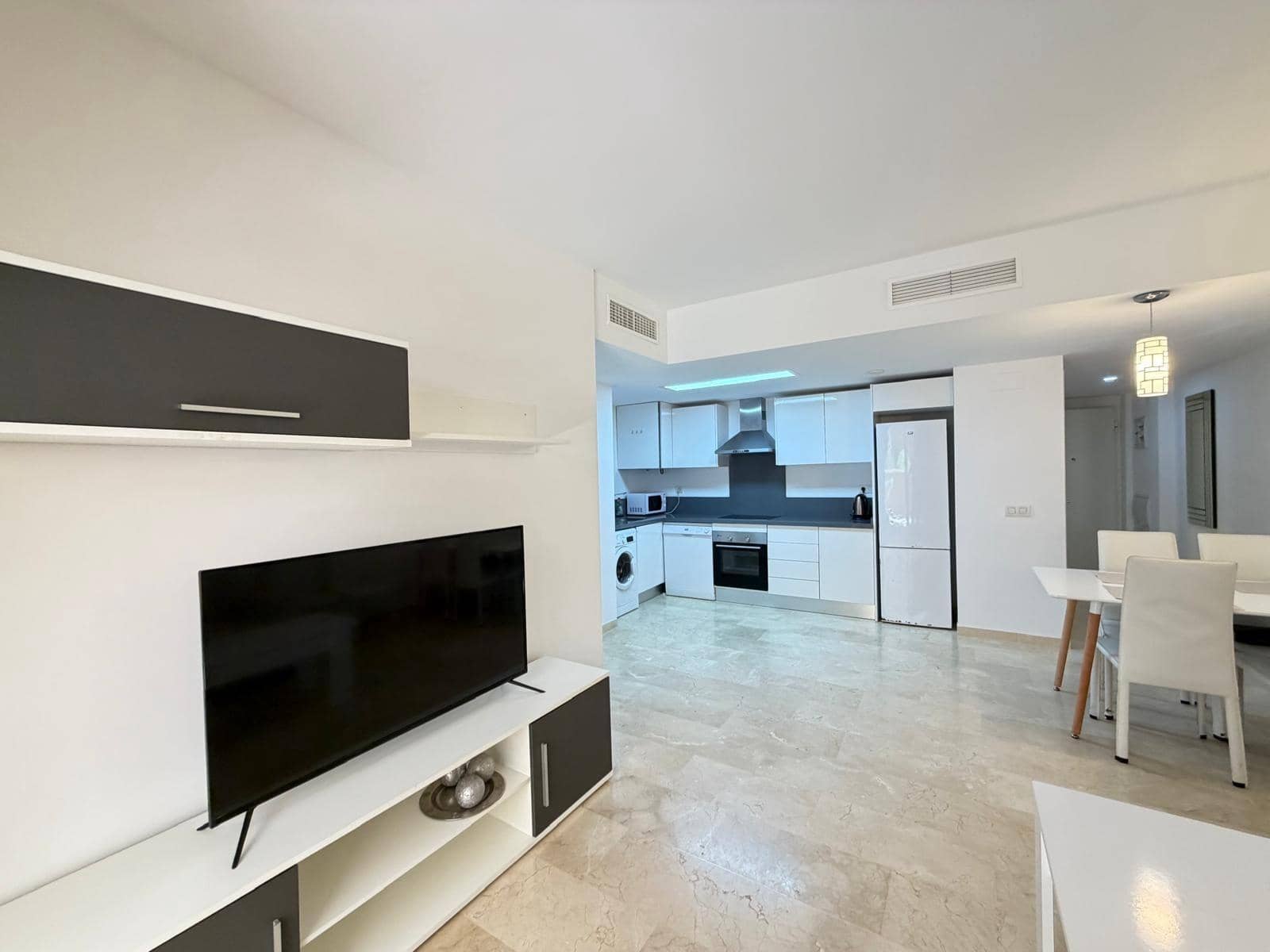 3 chambre Appartement à vendre à Punta Prima avec piscine garage - 289 000 € (Ref: 9782991)