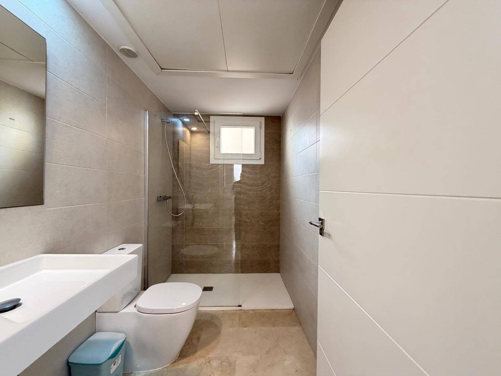 3 chambre Appartement à vendre à Punta Prima avec piscine garage - 289 000 € (Ref: 9782991)