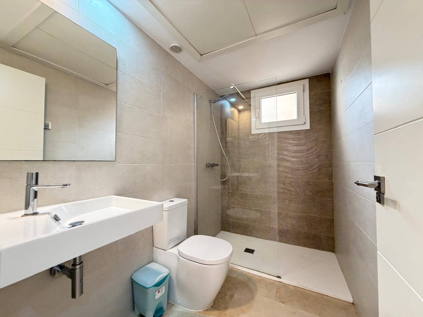 3 chambre Appartement à vendre à Punta Prima avec piscine garage - 289 000 € (Ref: 9782991)