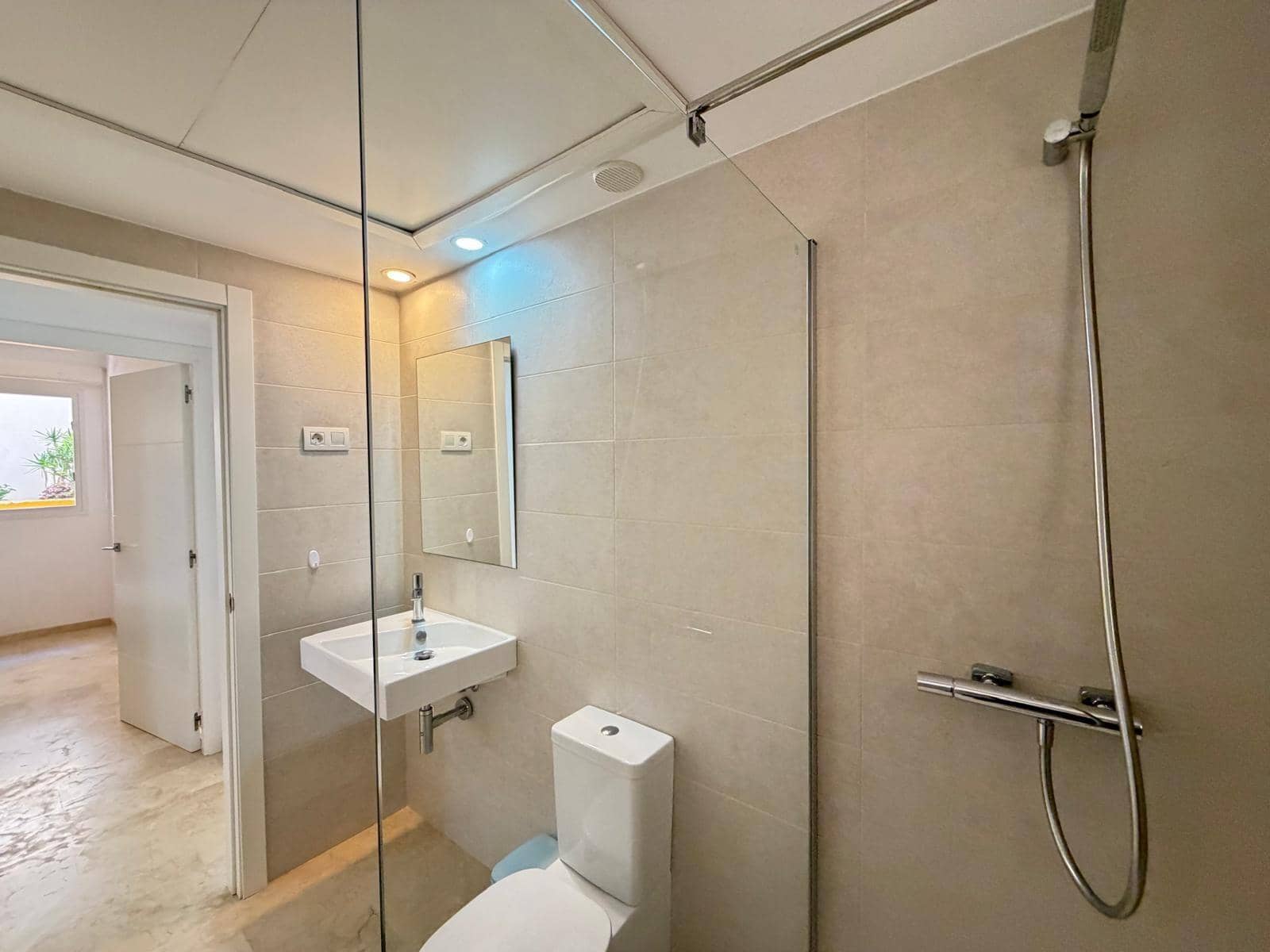 3 chambre Appartement à vendre à Punta Prima avec piscine garage - 289 000 € (Ref: 9782991)