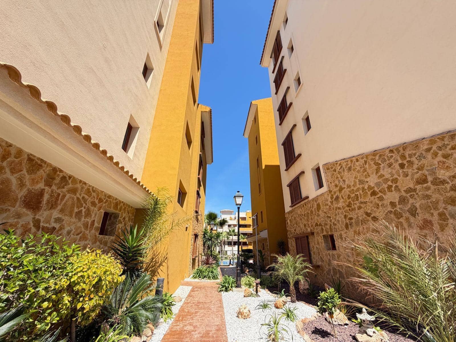 3 chambre Appartement à vendre à Punta Prima avec piscine garage - 289 000 € (Ref: 9782991)