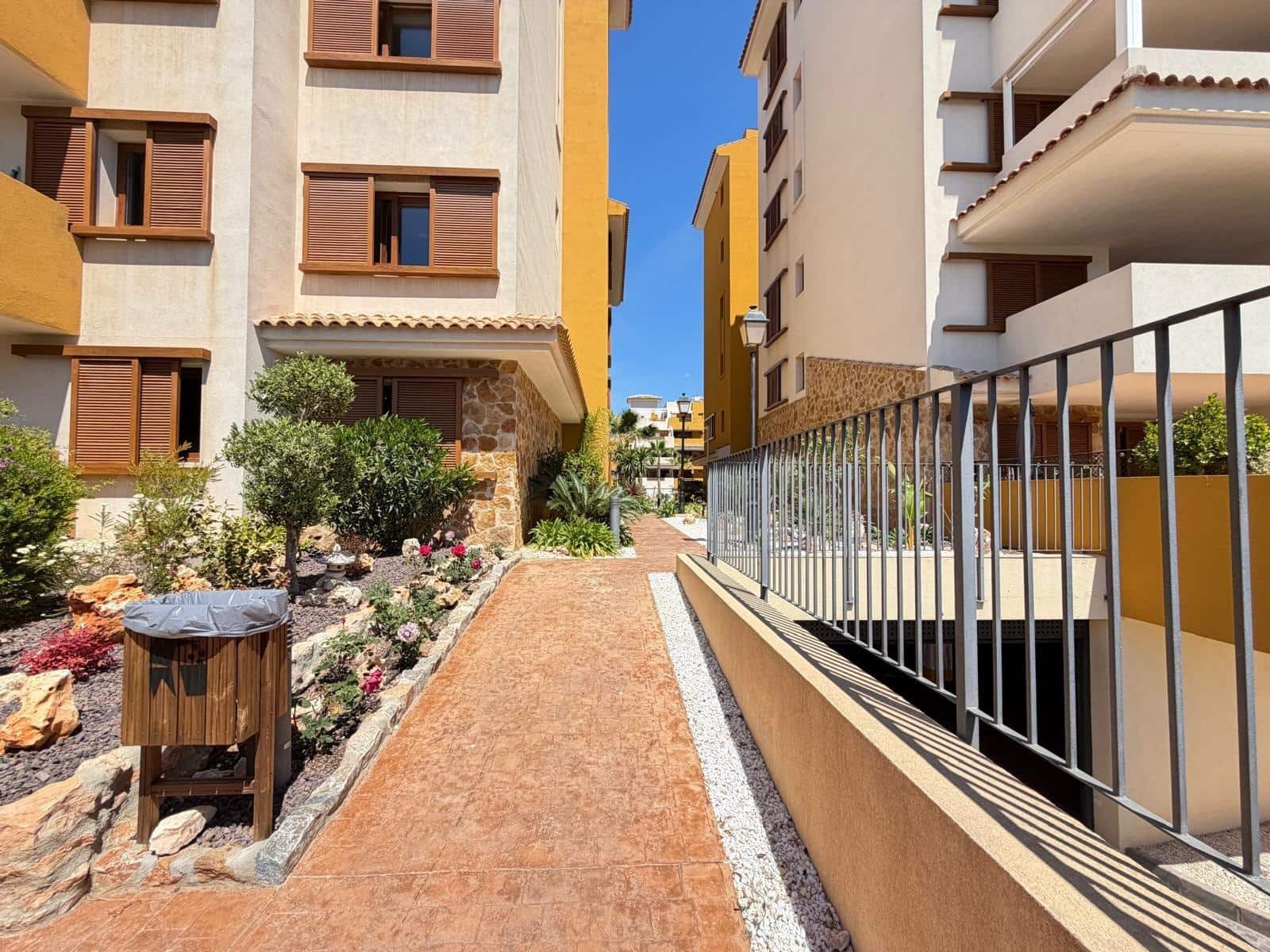 3 chambre Appartement à vendre à Punta Prima avec piscine garage - 289 000 € (Ref: 9782991)