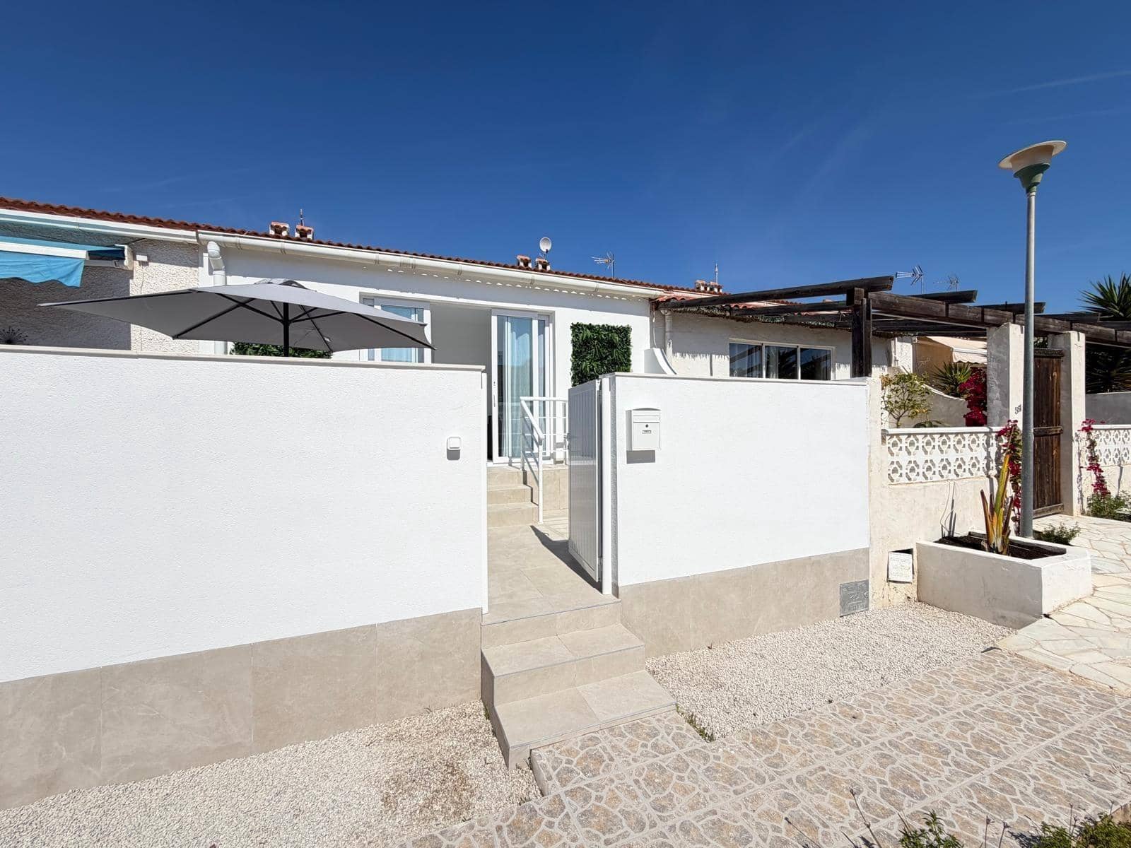 2 soverom Rekkehus til salgs i Torrevieja - € 159 900 (Ref: 9782992)