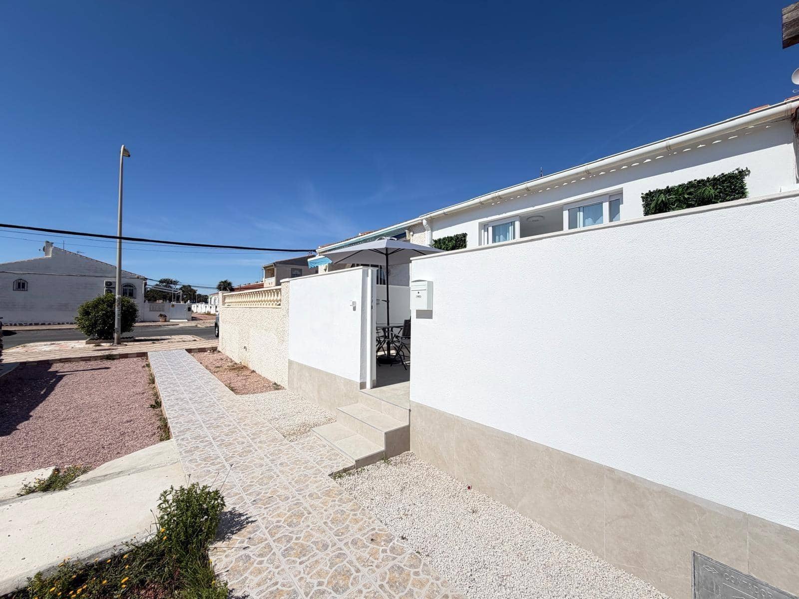 2 soverom Rekkehus til salgs i Torrevieja - € 159 900 (Ref: 9782992)