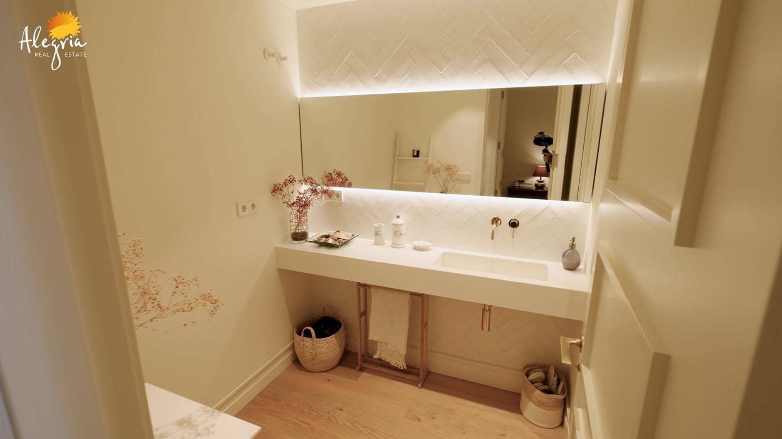 3 bedroom Apartment for sale in Valencia city - € 870,000 (Ref: 9782994)