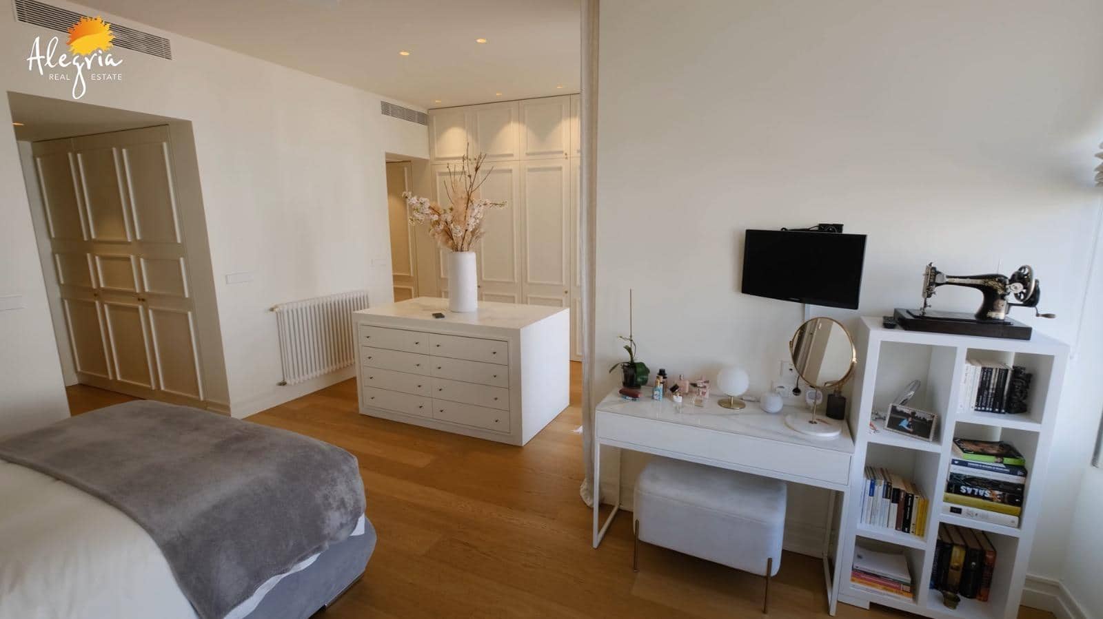 3 bedroom Apartment for sale in Valencia city - € 870,000 (Ref: 9782994)