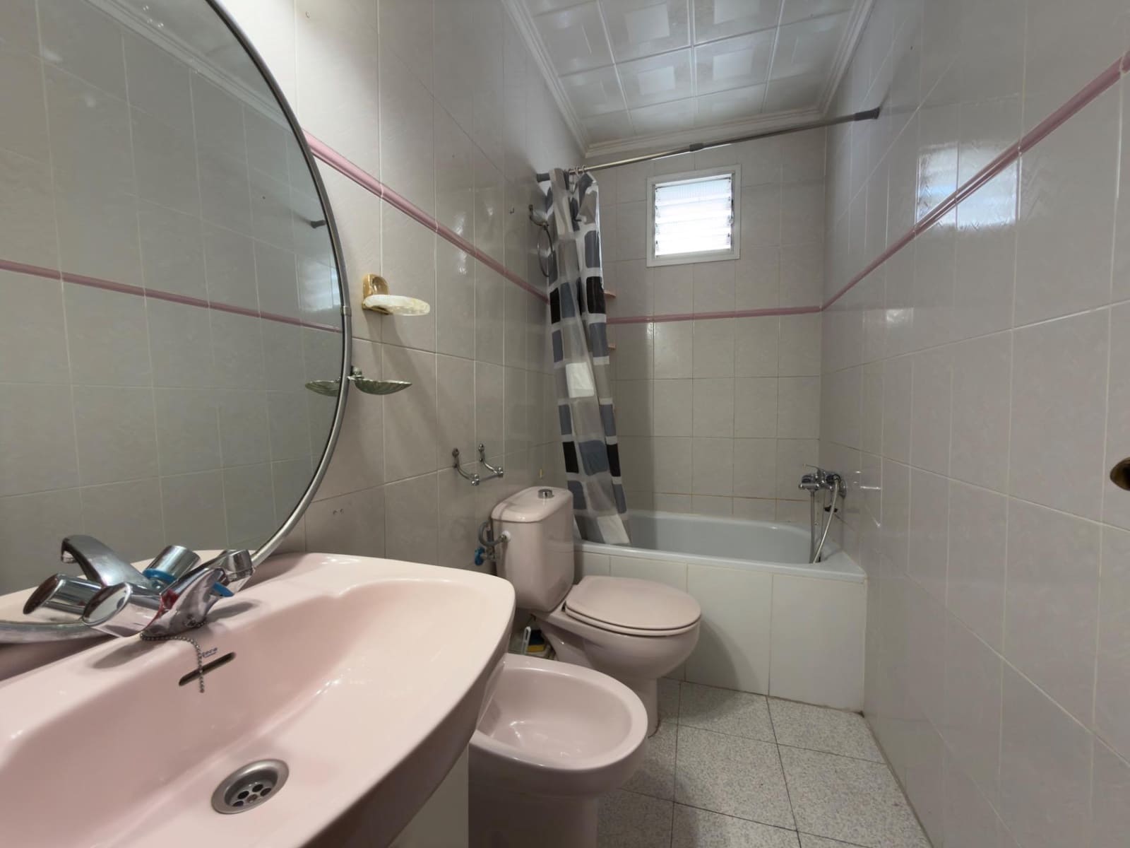 3 sovrum Lägenhet till salu i Alicante stad - 100 000 € (Ref: 9788399)