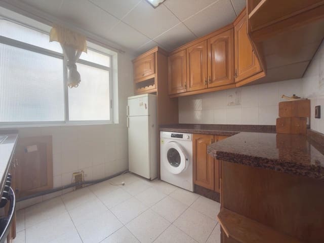 3 slaapkamer Appartement te koop in Alicante stad - € 100.000 (Ref: 9788399)