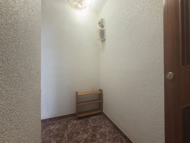 3 slaapkamer Appartement te koop in Alicante stad - € 100.000 (Ref: 9788399)