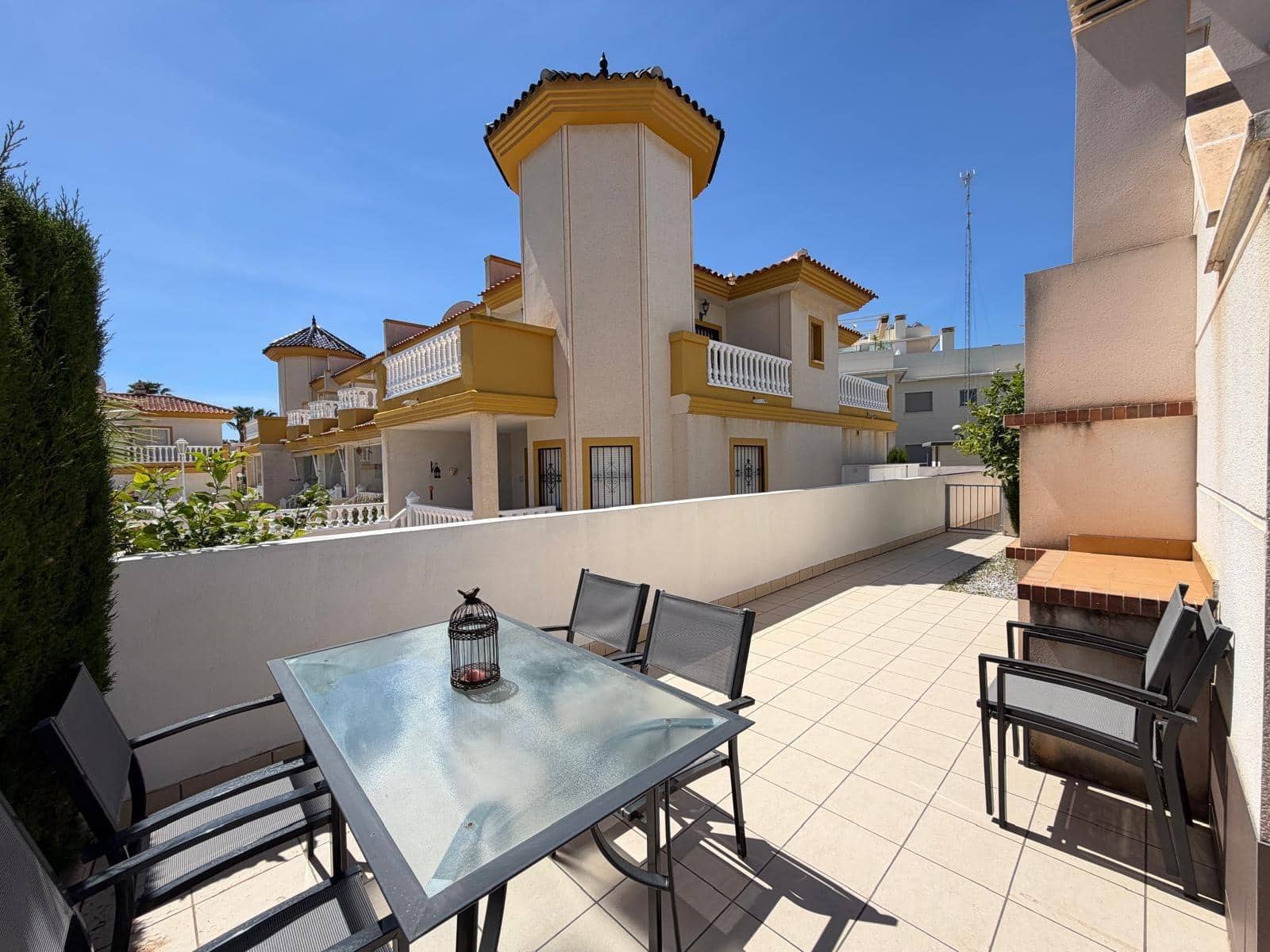 4 soveværelse Villa til salg i Dona Pepa med swimmingpool garage - € 399.900 (Ref: 9788400)