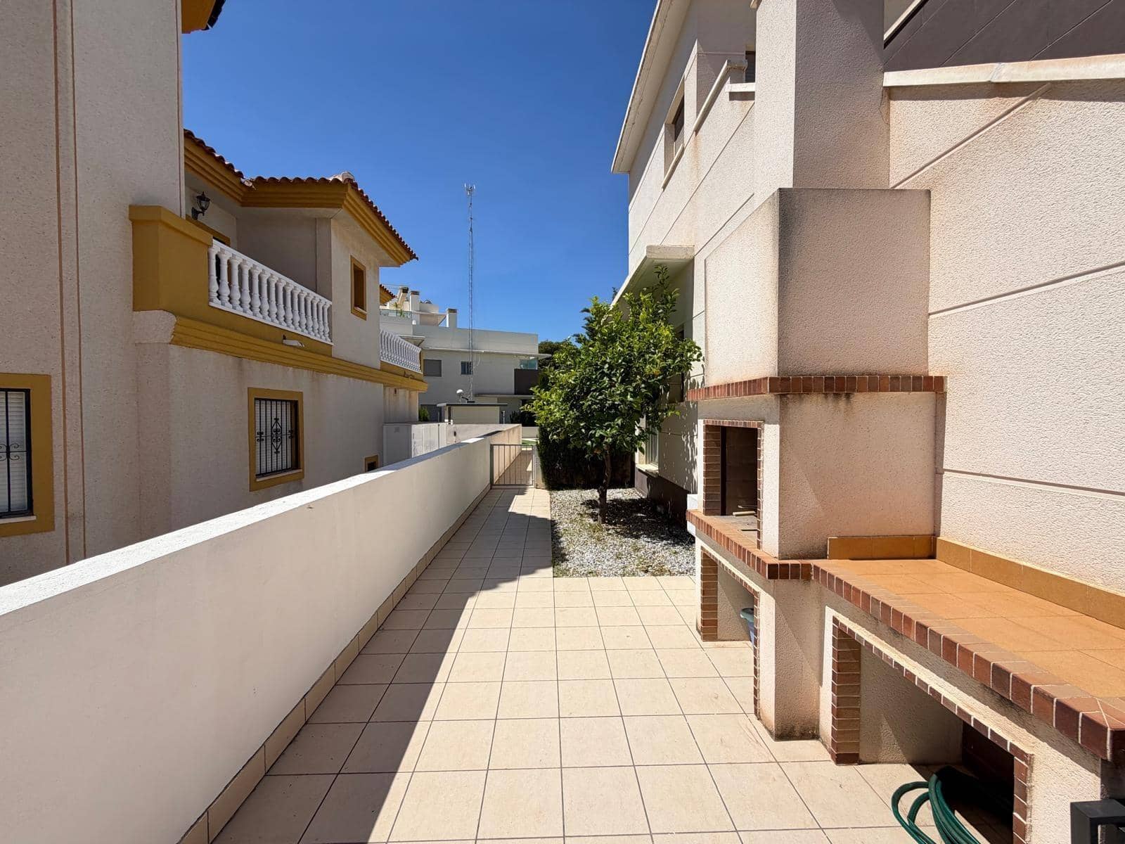 4 soveværelse Villa til salg i Dona Pepa med swimmingpool garage - € 399.900 (Ref: 9788400)