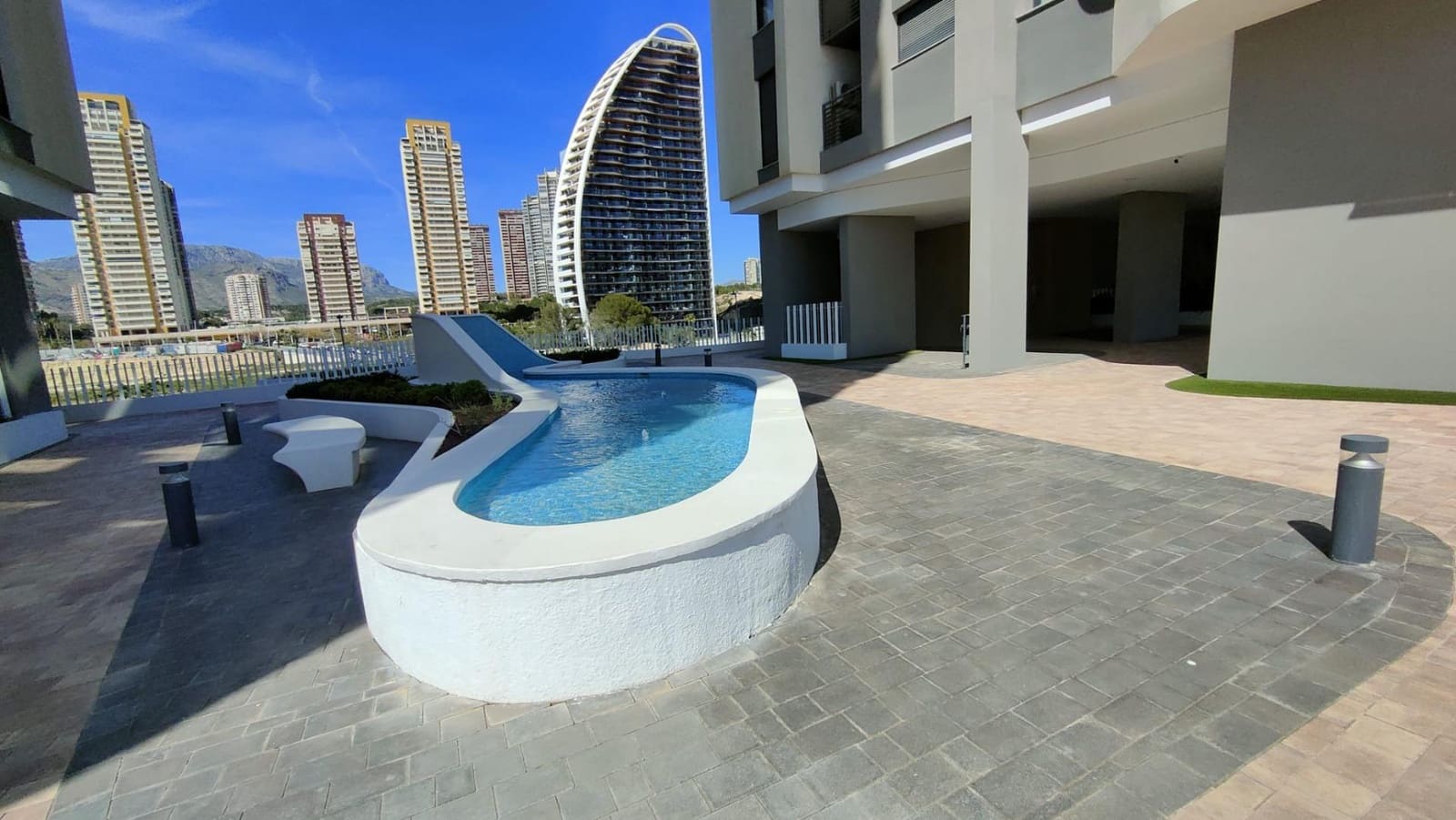 3 sypialnia Penthouse na sprzedaż w Benidorm z basenem garażem - 1 495 000 € (Ref: 9806475)