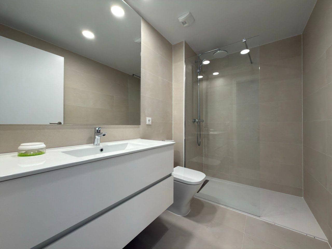 3 bedroom Apartment for sale in Alicante / Alacant city with garage - € 519,000 (Ref: 9814360)