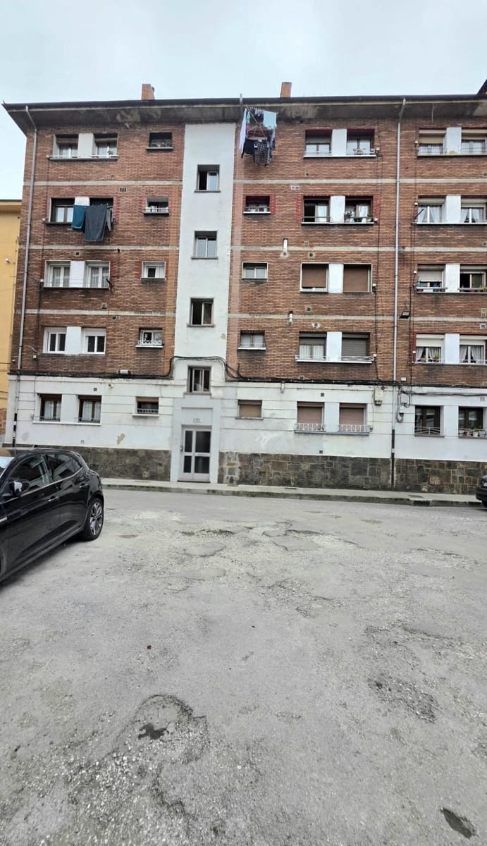 2 Zimmer Apartment zu verkaufen in Mieres - 104.000 € (Ref: 9820507)