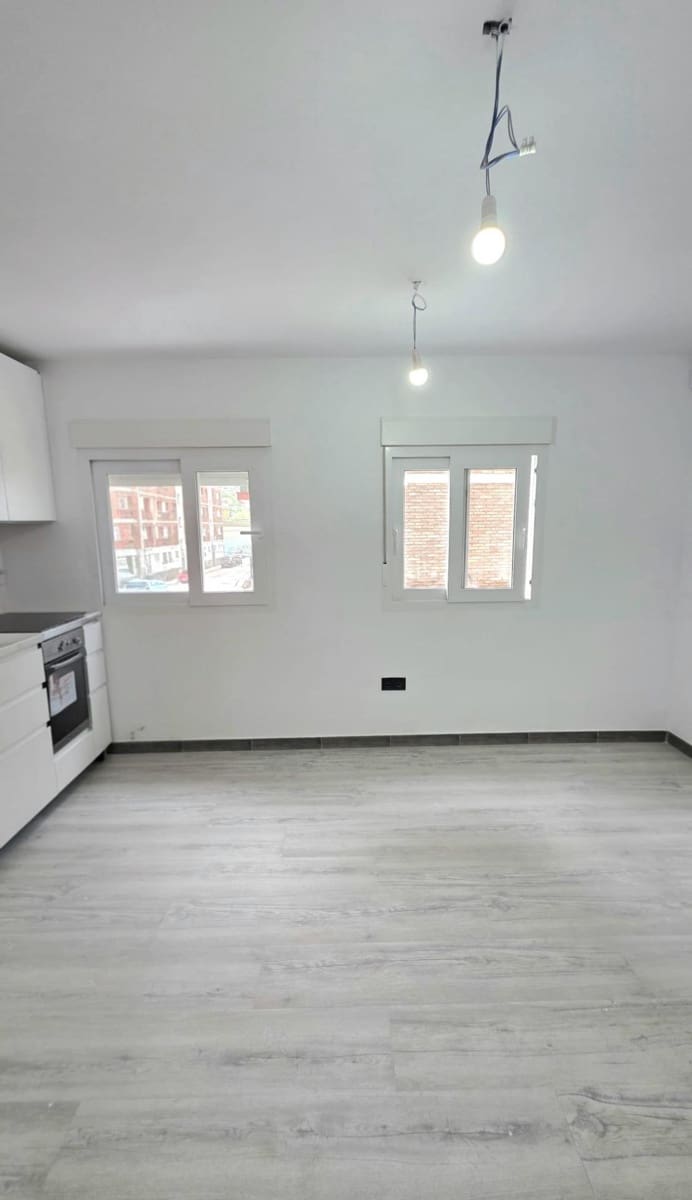2 Zimmer Apartment zu verkaufen in Mieres - 104.000 € (Ref: 9820507)