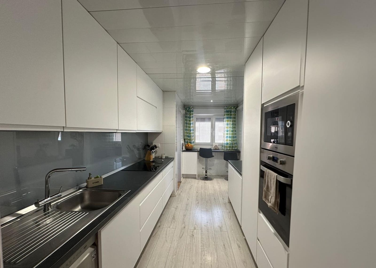 3 quarto Apartamento para venda em Playa de San Juan com piscina garagem - 430 000 € (Ref: 9822923)