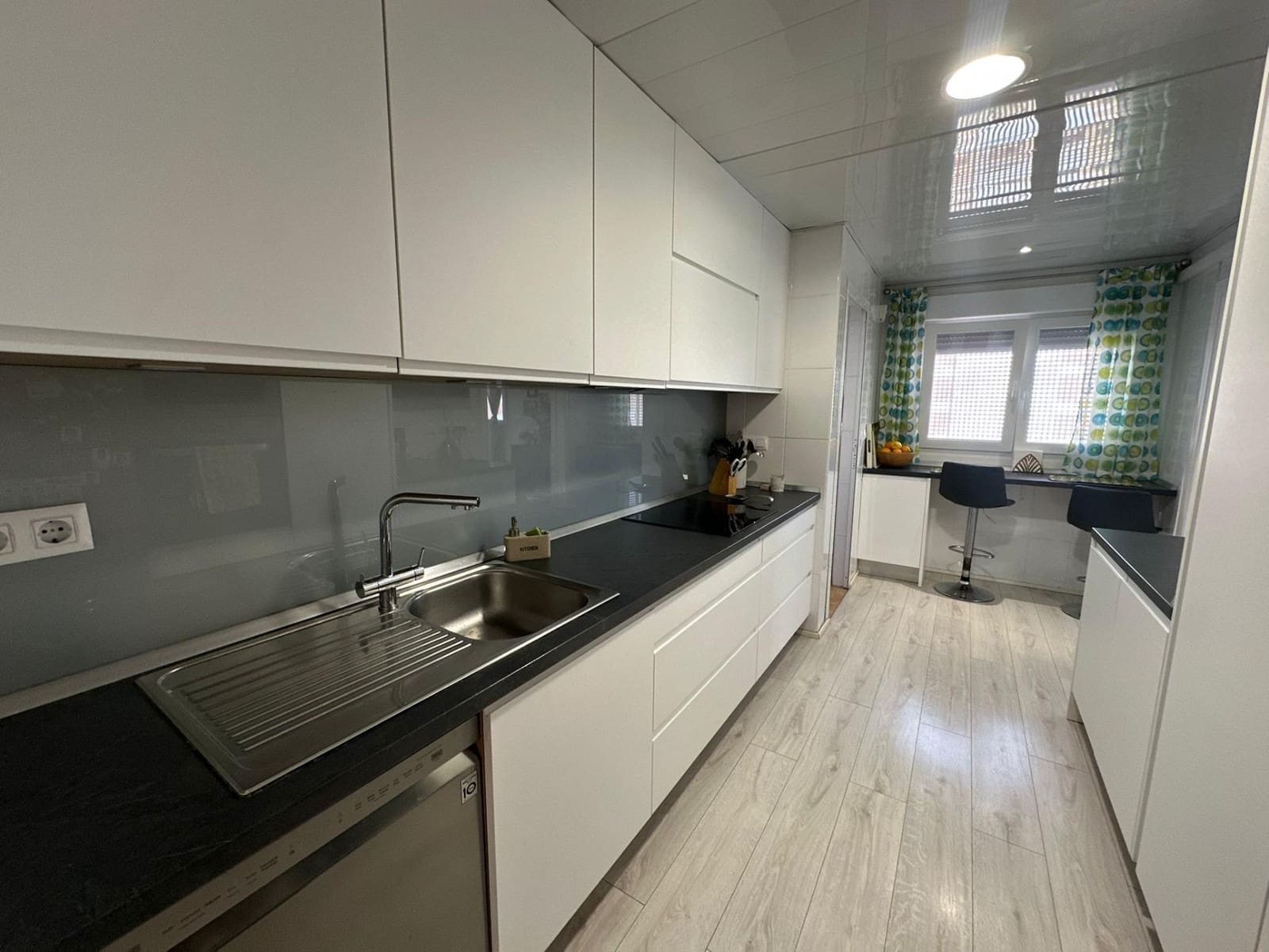3 quarto Apartamento para venda em Playa de San Juan com piscina garagem - 430 000 € (Ref: 9822923)