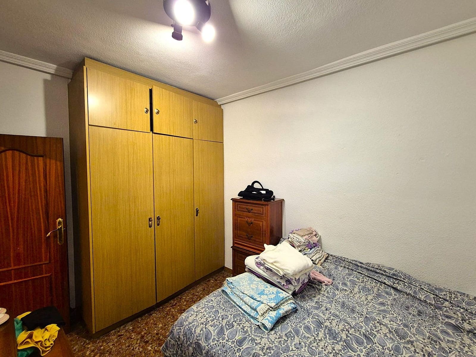 3 bedroom Apartment for sale in Alicante / Alacant city - € 74,000 (Ref: 9822926)