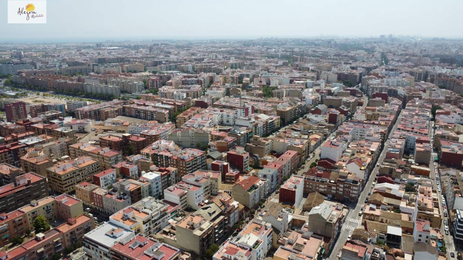 1 slaapkamer Commercieel te koop in Valencia stad - € 105.000 (Ref: 9829097)