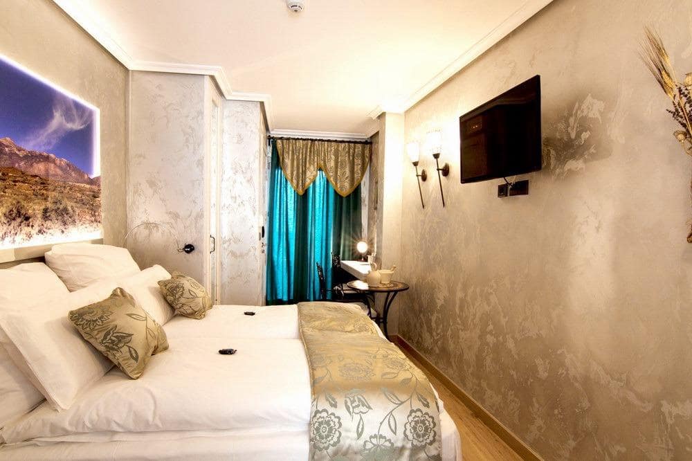 7 sypialnia Hotel na sprzedaż w Busot - 1 200 000 € (Ref: 9829100)