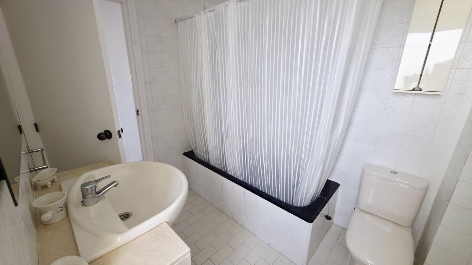 3 bedroom Flat for sale in Playa de San Juan with pool - € 435,000 (Ref: 9839267)