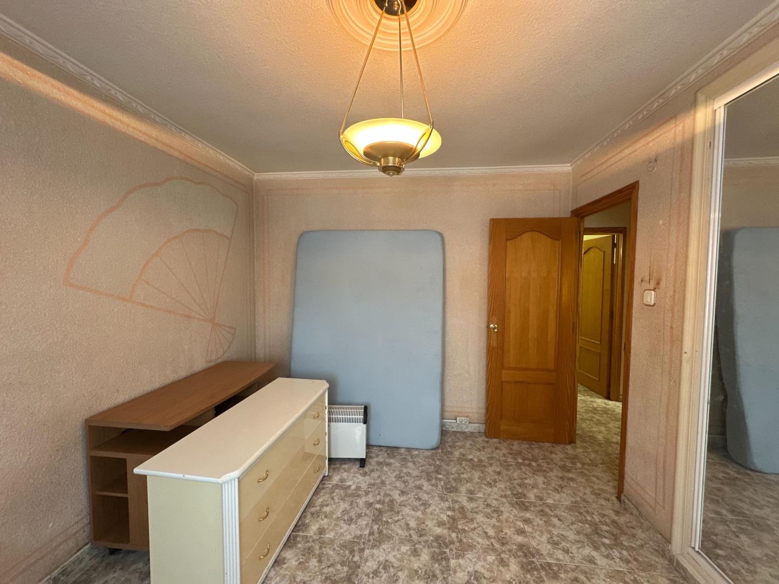 3 soveværelse Lejlighed til salg i Alicante by - € 77.000 (Ref: 9855451)