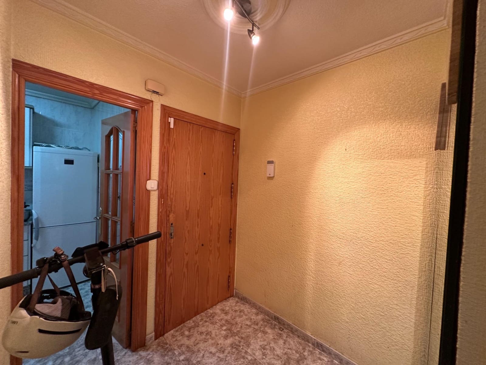 3 soveværelse Lejlighed til salg i Alicante by - € 77.000 (Ref: 9855451)