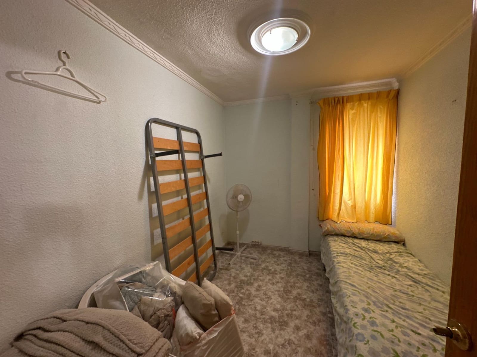 3 soveværelse Lejlighed til salg i Alicante by - € 77.000 (Ref: 9855451)