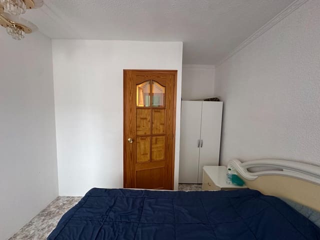 3 soveværelse Lejlighed til salg i Juan XXIII, Alicante by - € 77.000 (Ref: 9855451)