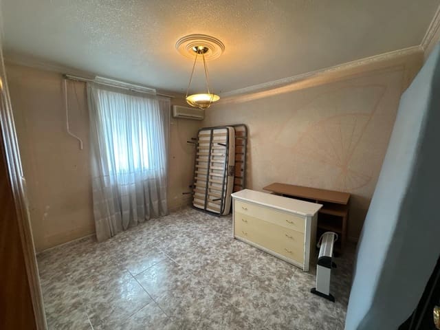 3 soveværelse Lejlighed til salg i Juan XXIII, Alicante by - € 77.000 (Ref: 9855451)