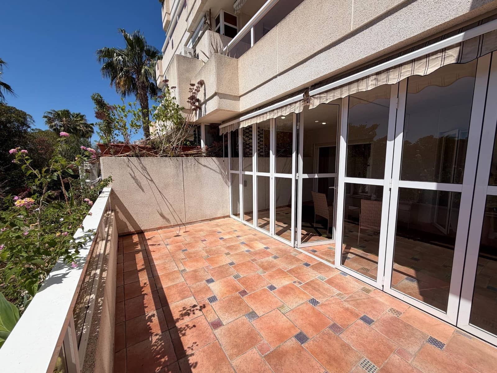 2 makuuhuone Asunto myytävänä paikassa Playa de San Juan mukana uima-altaan 
autotalli - 430 000 € (Ref: 9855452)
