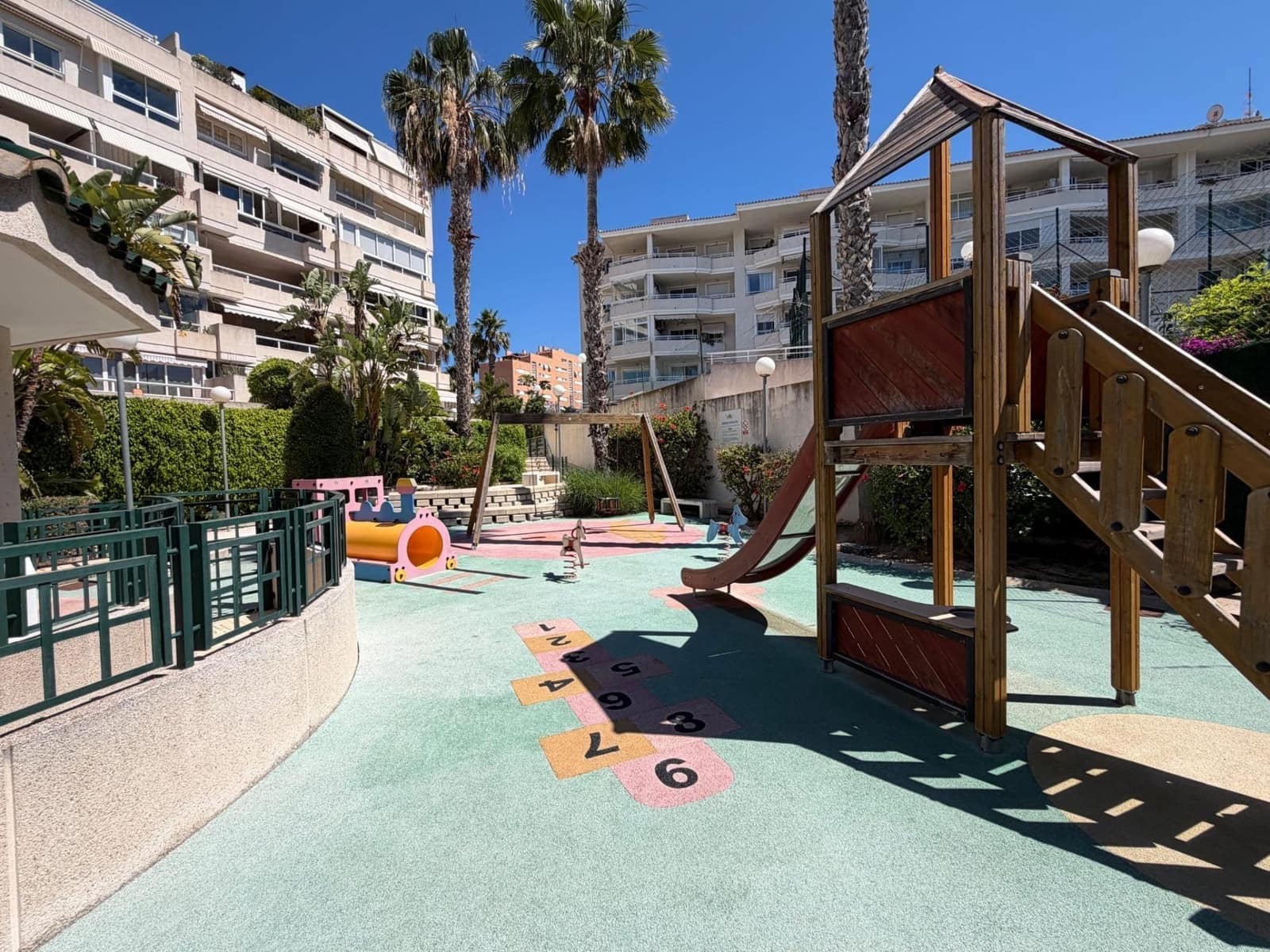 2 makuuhuone Asunto myytävänä paikassa Playa de San Juan mukana uima-altaan 
autotalli - 430 000 € (Ref: 9855452)