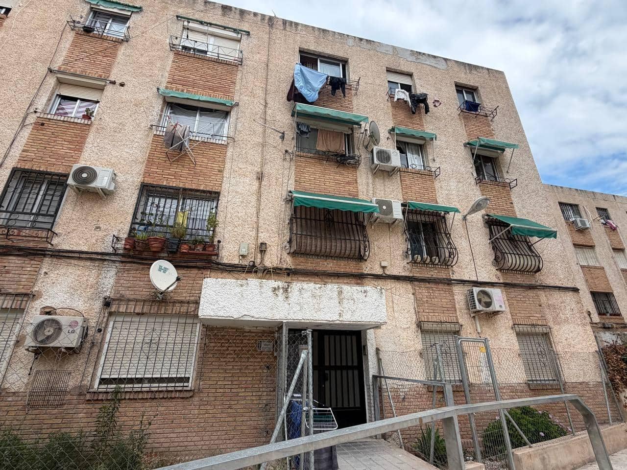 2 soveværelse Lejlighed til salg i Alicante by - € 59.000 (Ref: 9855456)