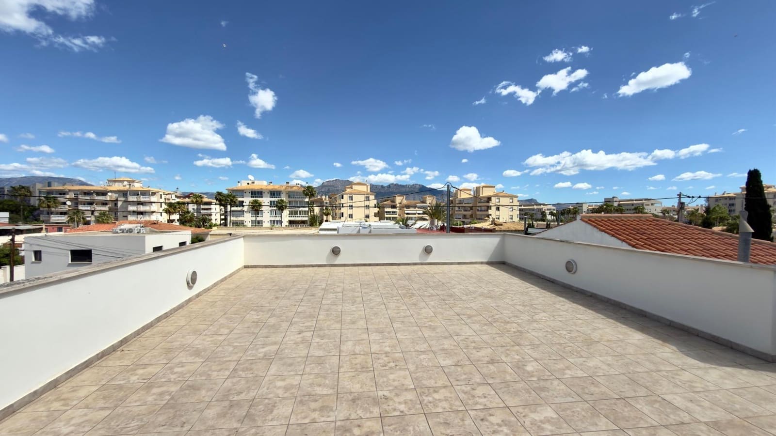 4 soveværelse Rækkehus til salg i Albir med swimmingpool - € 900.000 (Ref: 9855457)