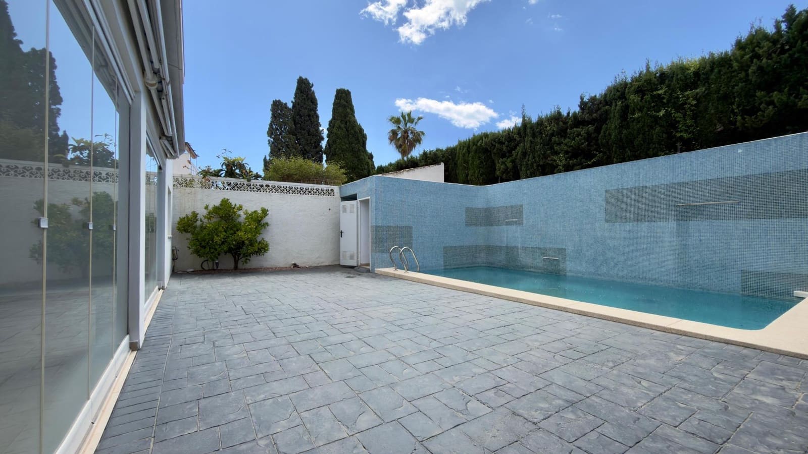 4 soveværelse Rækkehus til salg i Albir med swimmingpool - € 900.000 (Ref: 9855457)