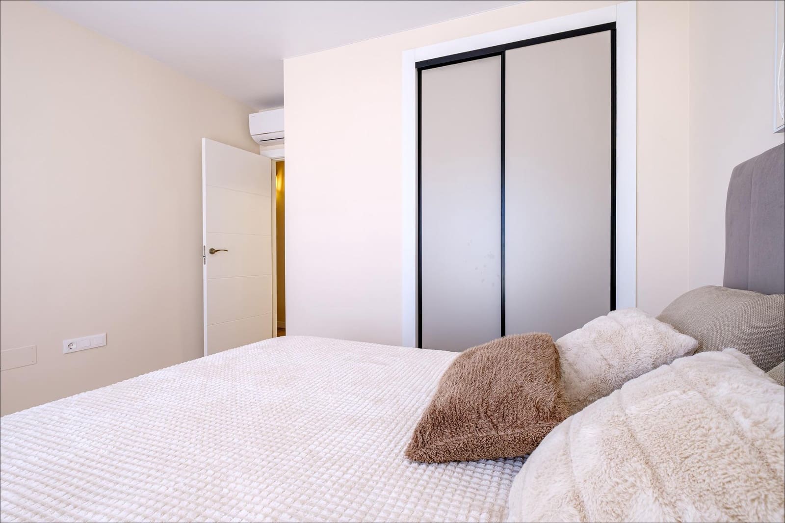3 slaapkamer Rijtjeshuis te koop in Filipinas met zwembad - € 239.900 (Ref: 9855458)