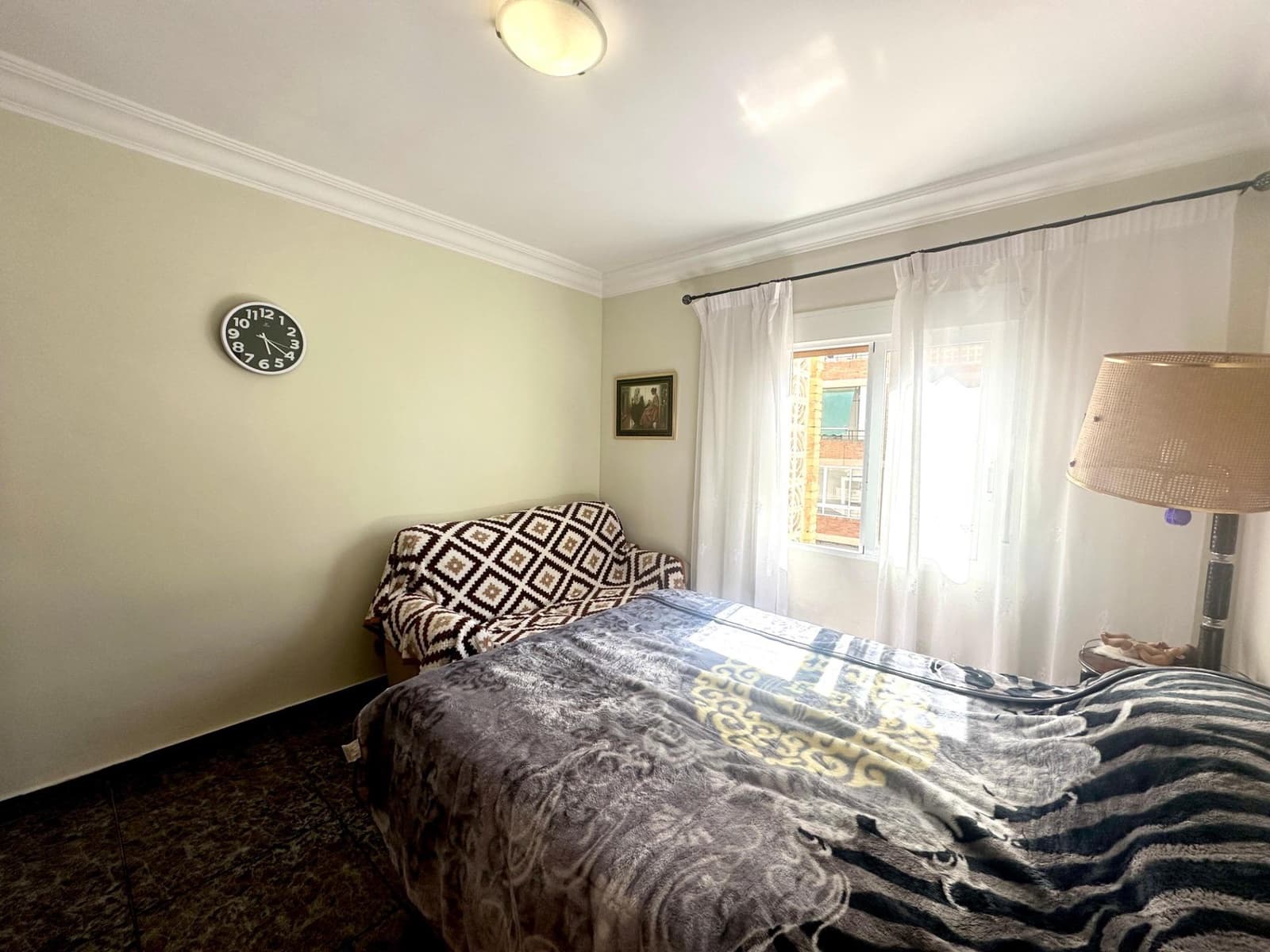 3 slaapkamer Flat te koop in Alicante stad - € 127.000 (Ref: 9865204)