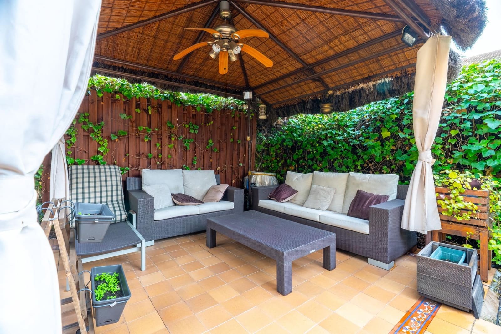 6 bedroom Semi-detached Villa for sale in Madrid city with pool garage - € 1,420,000 (Ref: 9867026)