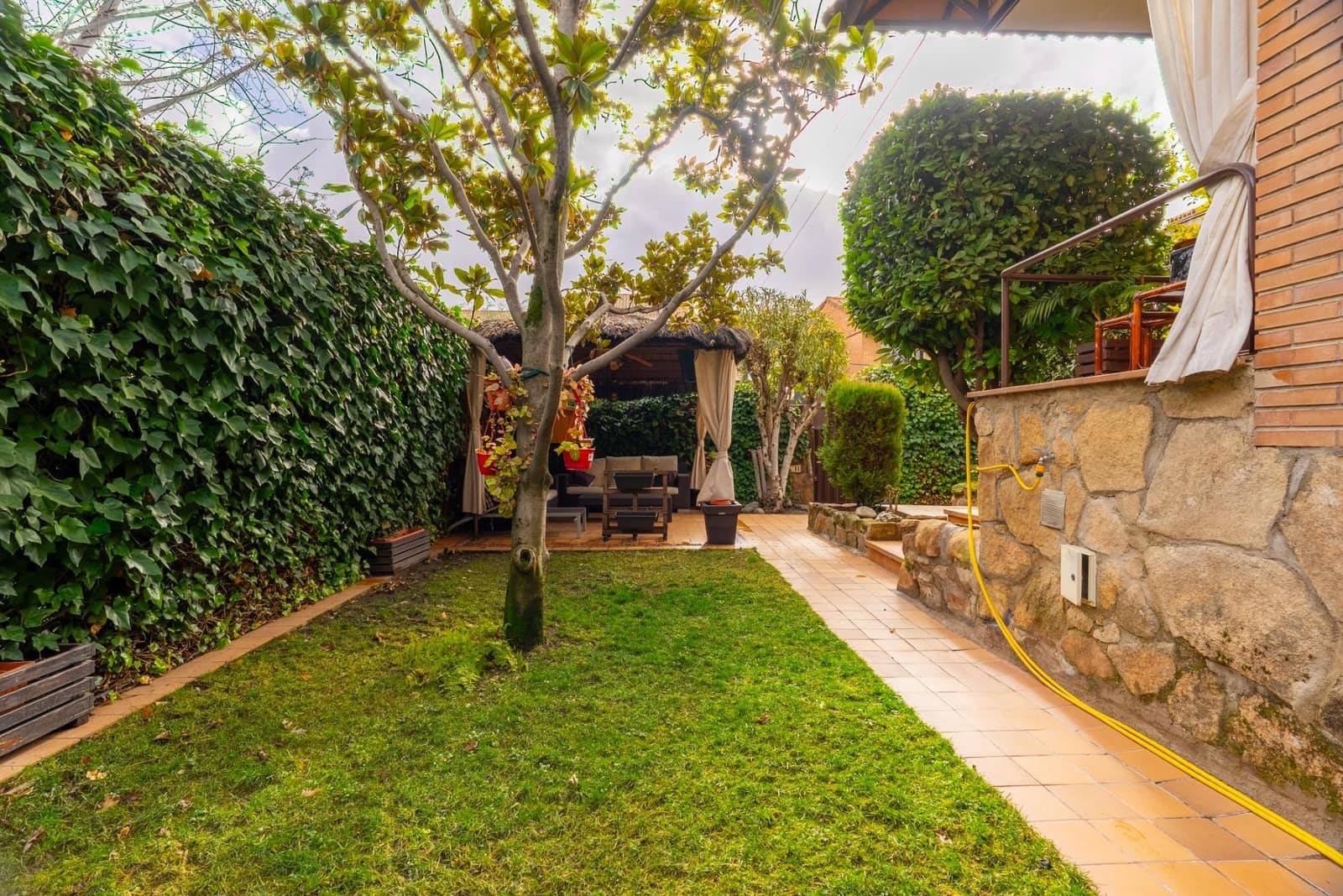 6 bedroom Semi-detached Villa for sale in Madrid city with pool garage - € 1,420,000 (Ref: 9867026)