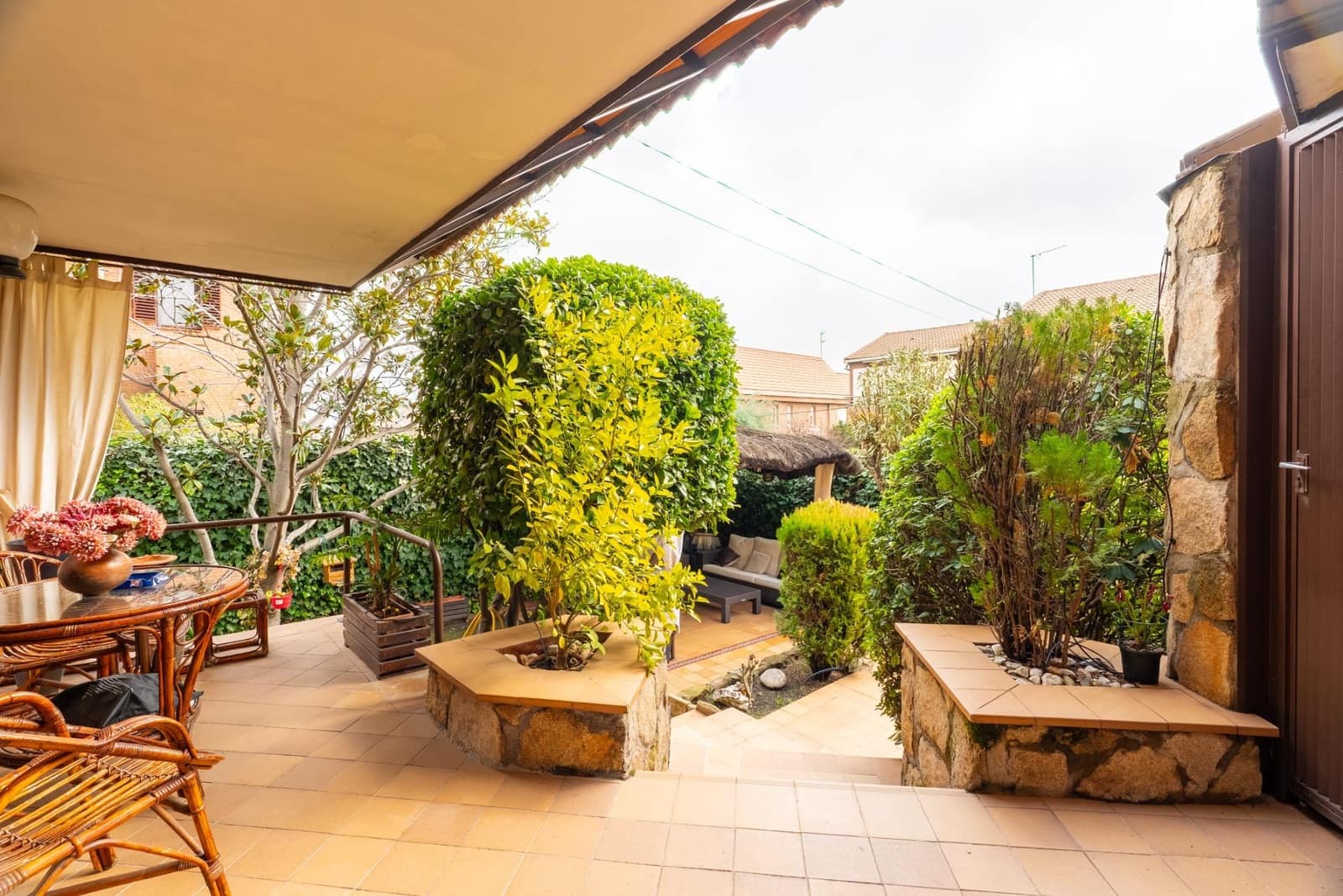 6 bedroom Semi-detached Villa for sale in Madrid city with pool garage - € 1,420,000 (Ref: 9867026)