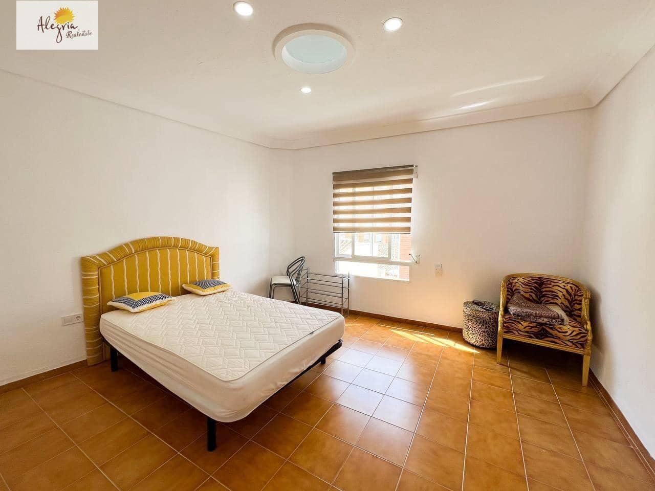 4 bedroom Apartment for sale in Sagunto / Sagunt - € 105,000 (Ref: 9868598)