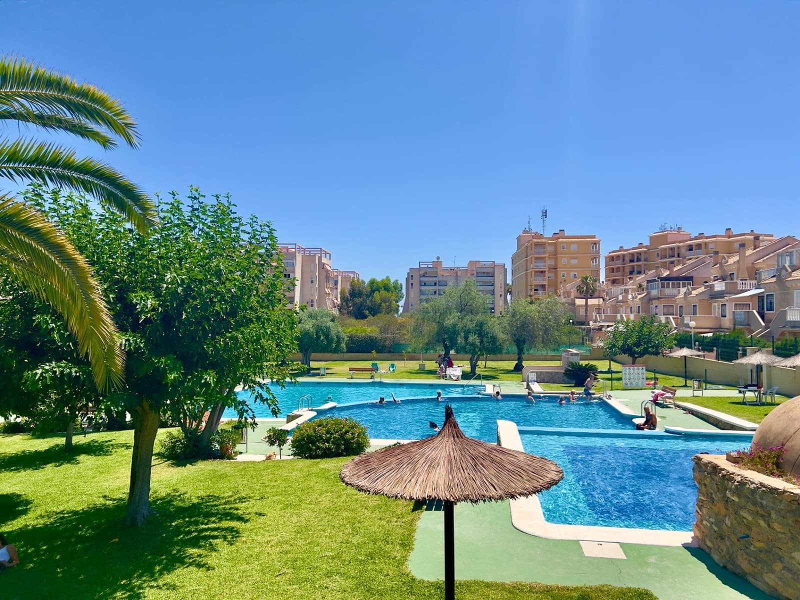 2 soveværelse Bungalow til salg i Torrevieja med swimmingpool - € 199.900 (Ref: 9878875)