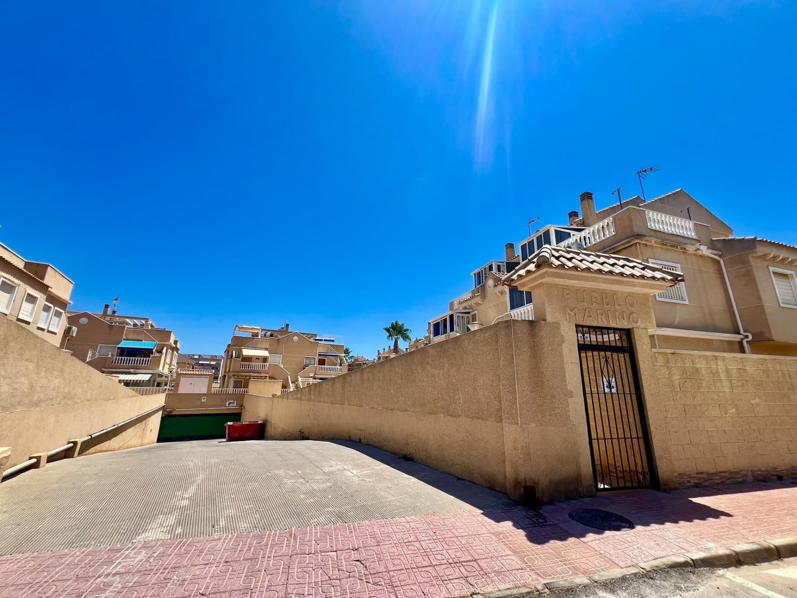 2 soveværelse Bungalow til salg i Torrevieja med swimmingpool - € 199.900 (Ref: 9878875)