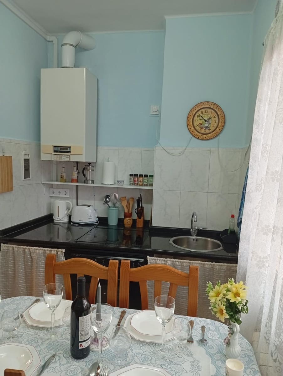 Piso de 2 habitaciones en Mieres en venta - 63.800 € (Ref: 9893879)