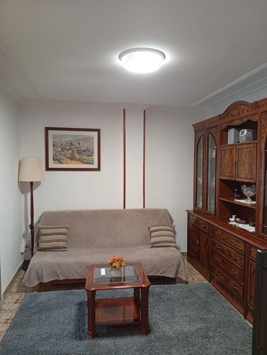 Piso de 2 habitaciones en Mieres en venta - 63.800 € (Ref: 9893879)