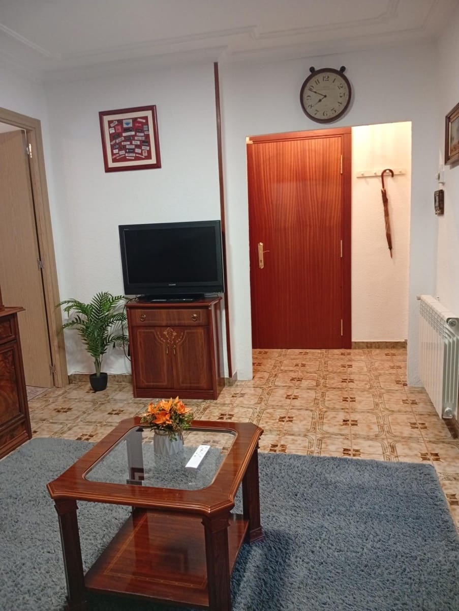 Piso de 2 habitaciones en Mieres en venta - 63.800 € (Ref: 9893879)