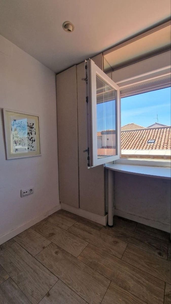 Studio til salgs i Madrid by - € 240 000 (Ref: 9896339)